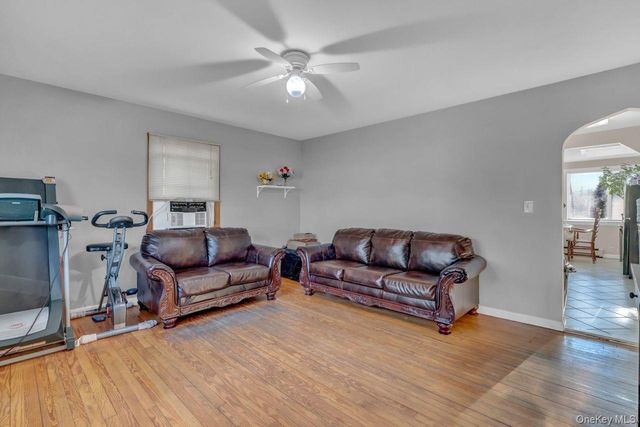 10 Eastport Manor Road, Eastport, NY 11941