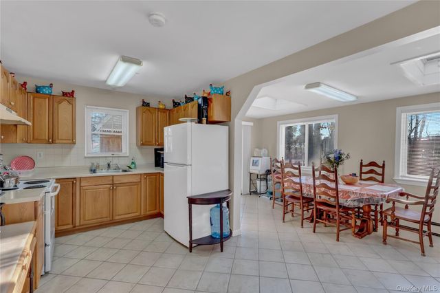 10 Eastport Manor Road, Eastport, NY 11941