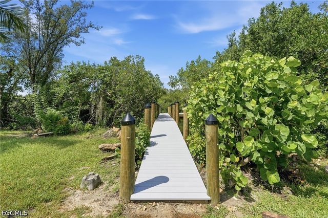 15636 Light Blue CIR, Fort Myers, FL 33908