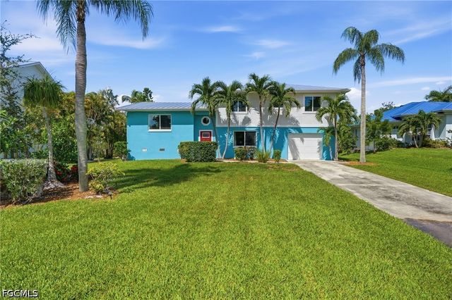 15636 Light Blue CIR, Fort Myers, FL 33908