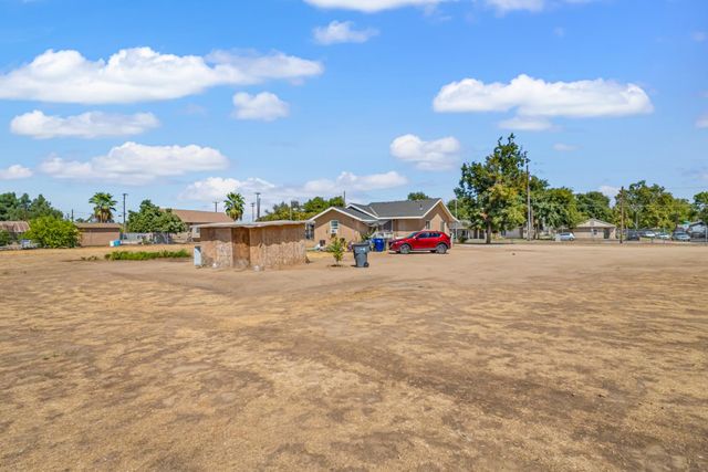 430 S Thorne Avenue, Fresno, CA 93706
