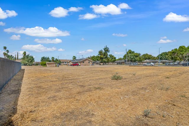 430 S Thorne Avenue, Fresno, CA 93706
