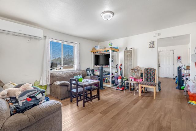 430 S Thorne Avenue, Fresno, CA 93706