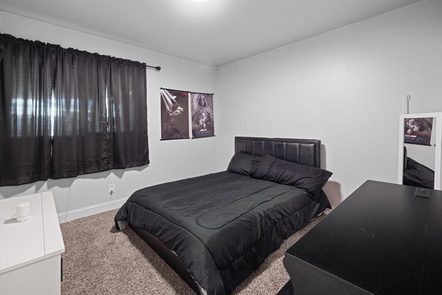 1933 W Buena Vista Avenue, Visalia, CA 93291