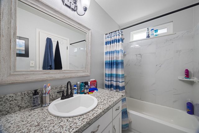 1933 W Buena Vista Avenue, Visalia, CA 93291