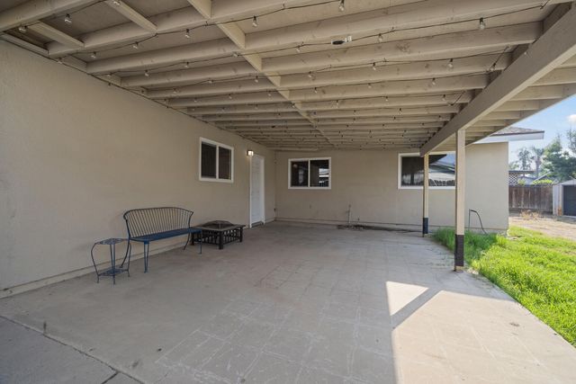 1933 W Buena Vista Avenue, Visalia, CA 93291