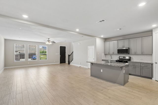 911 Ponds Edge Lane, Euless, TX 76040