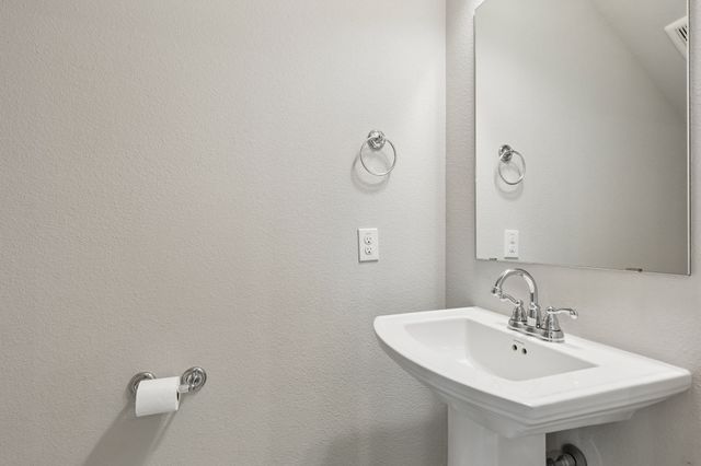 911 Ponds Edge Lane, Euless, TX 76040