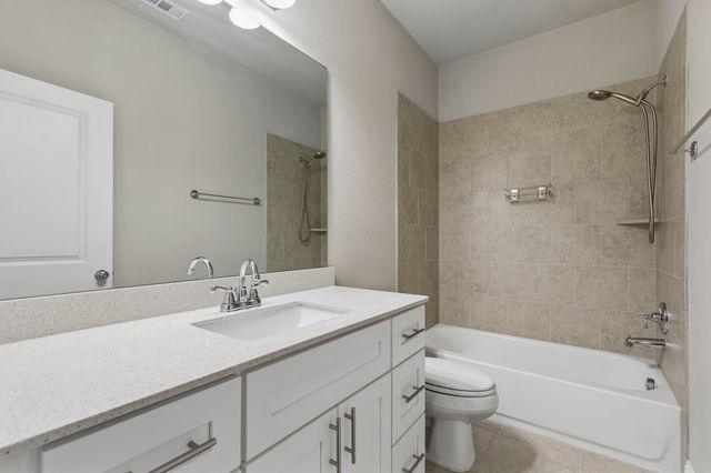911 Ponds Edge Lane, Euless, TX 76040