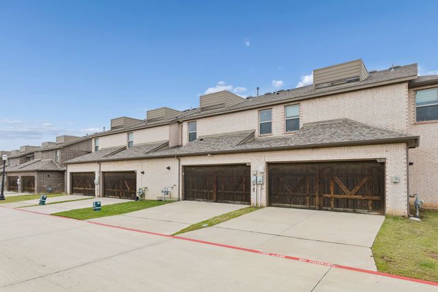 911 Ponds Edge Lane, Euless, TX 76040