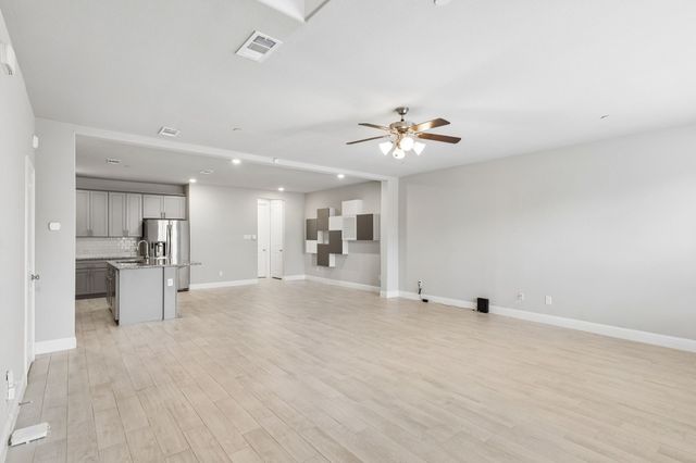 911 Ponds Edge Lane, Euless, TX 76040