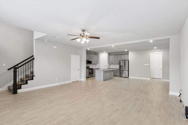911 Ponds Edge Lane, Euless, TX 76040