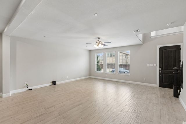 911 Ponds Edge Lane, Euless, TX 76040