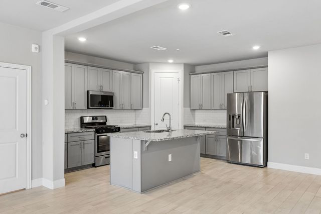 911 Ponds Edge Lane, Euless, TX 76040