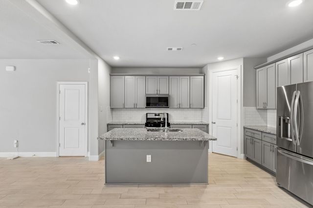 911 Ponds Edge Lane, Euless, TX 76040