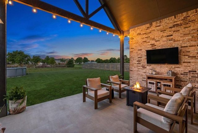 11610 E Wood Drive, Old River-winfree, TX 77523