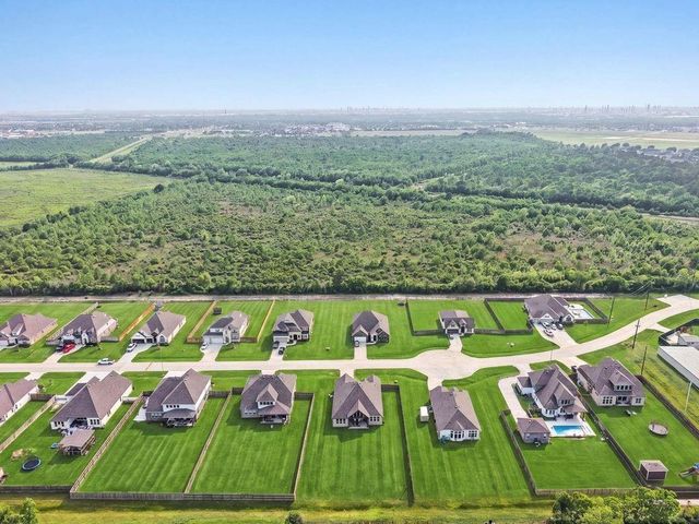 11610 E Wood Drive, Old River-winfree, TX 77523