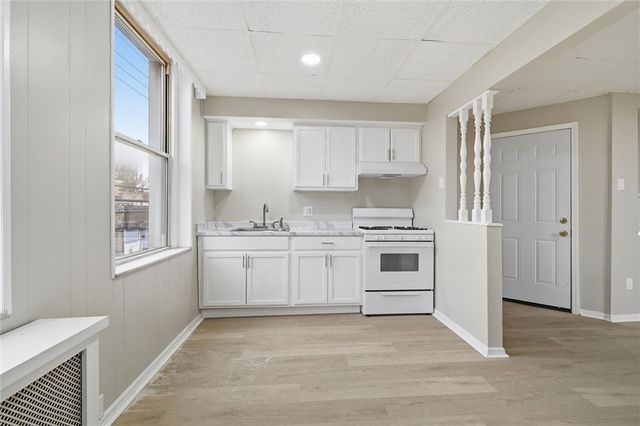 2600 Brownsville Rd, Carrick, PA 15227