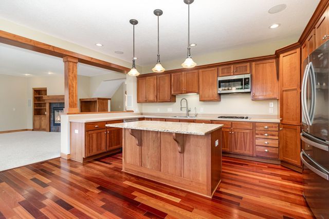 8124 Clifford Circle, Inver Grove Heights, MN 55076