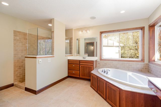 8124 Clifford Circle, Inver Grove Heights, MN 55076