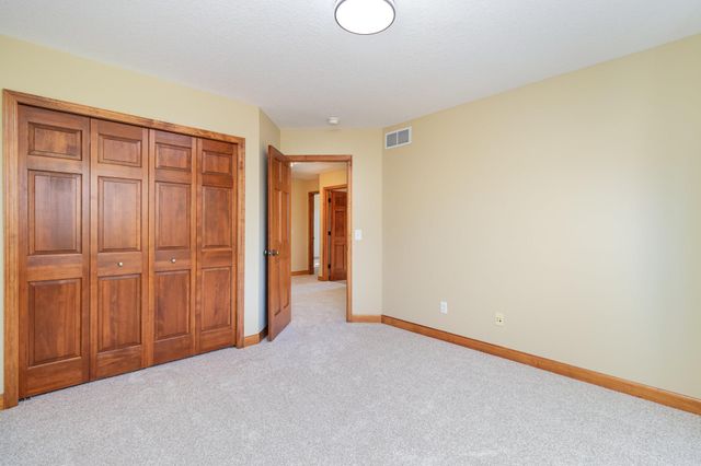 8124 Clifford Circle, Inver Grove Heights, MN 55076