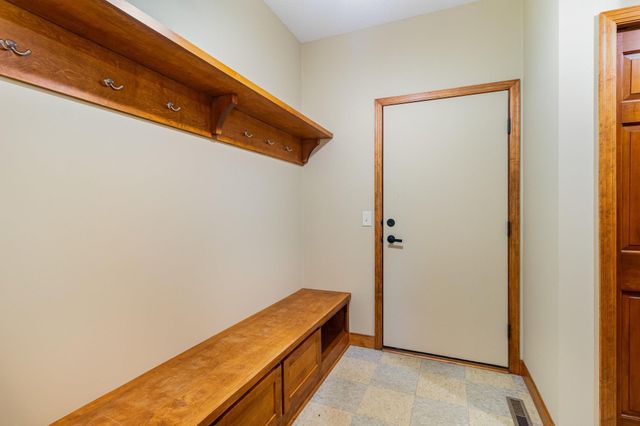 8124 Clifford Circle, Inver Grove Heights, MN 55076