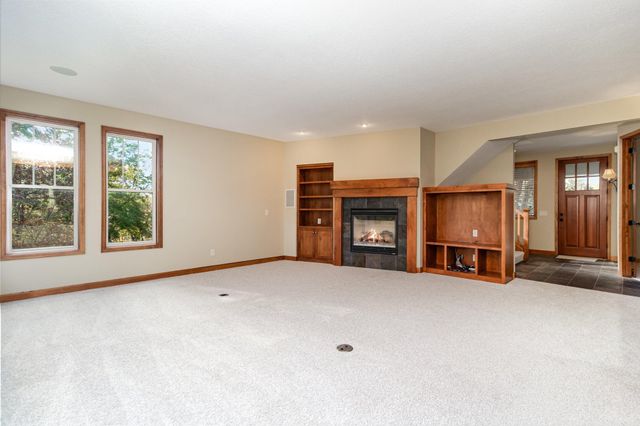 8124 Clifford Circle, Inver Grove Heights, MN 55076