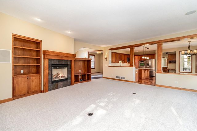 8124 Clifford Circle, Inver Grove Heights, MN 55076