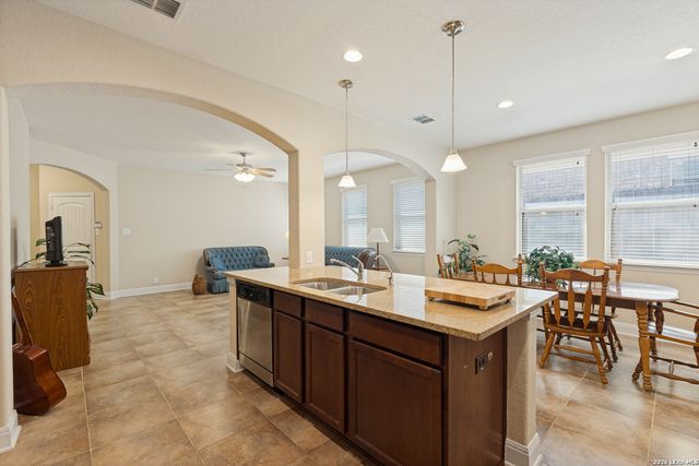 1158 LEGACY DR, New Braunfels, TX 78130