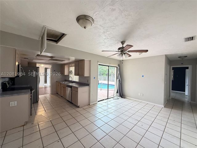 2931 S Seacrest Blvd, Boynton Beach, FL 33435