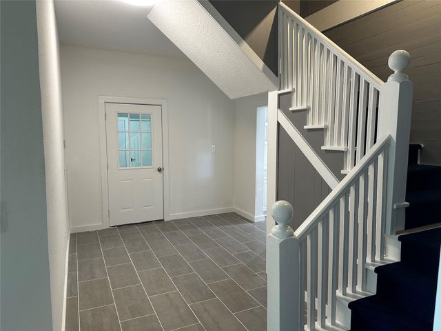 561 S Chambers ST, Giddings, TX 78942