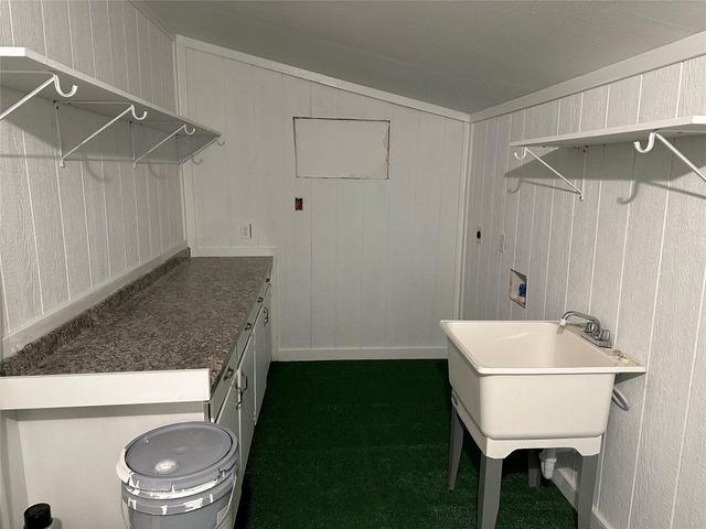 561 S Chambers ST, Giddings, TX 78942