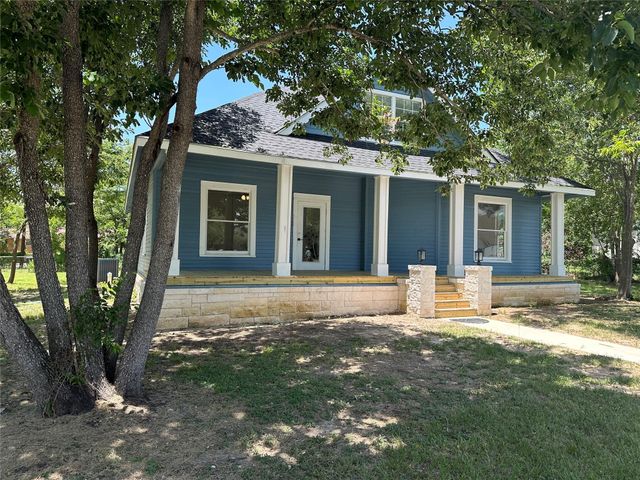 561 S Chambers ST, Giddings, TX 78942