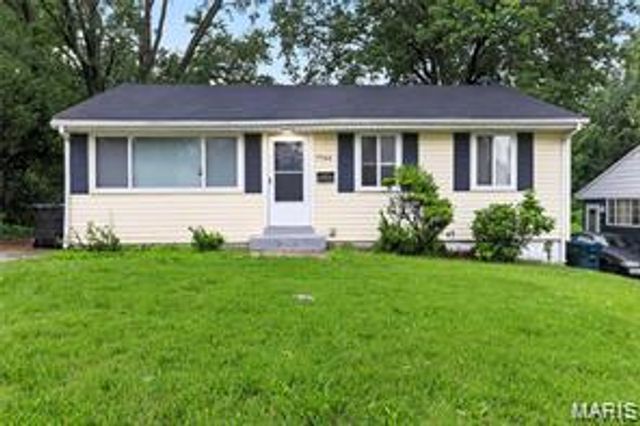 7744 Ellington Drive, St Louis, MO 63121