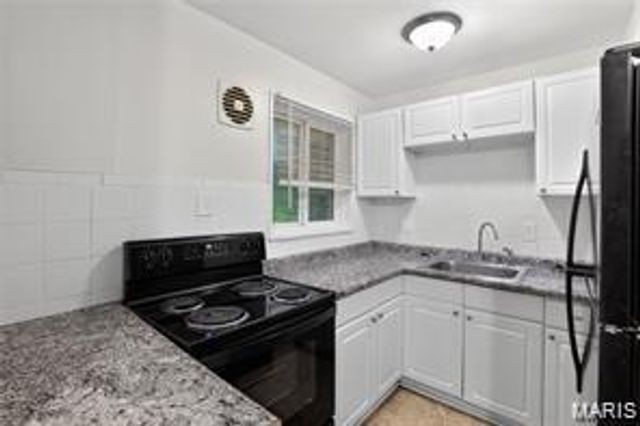 7744 Ellington Drive, St Louis, MO 63121