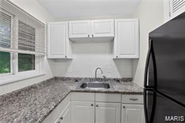 7744 Ellington Drive, St Louis, MO 63121