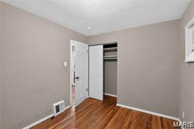 7744 Ellington Drive, St Louis, MO 63121