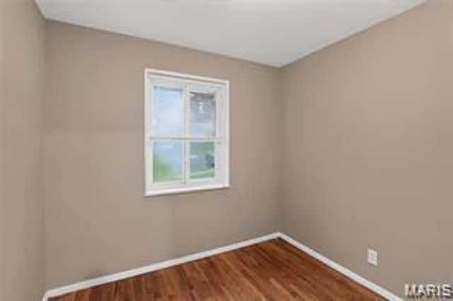7744 Ellington Drive, St Louis, MO 63121