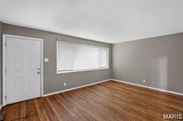 7744 Ellington Drive, St Louis, MO 63121