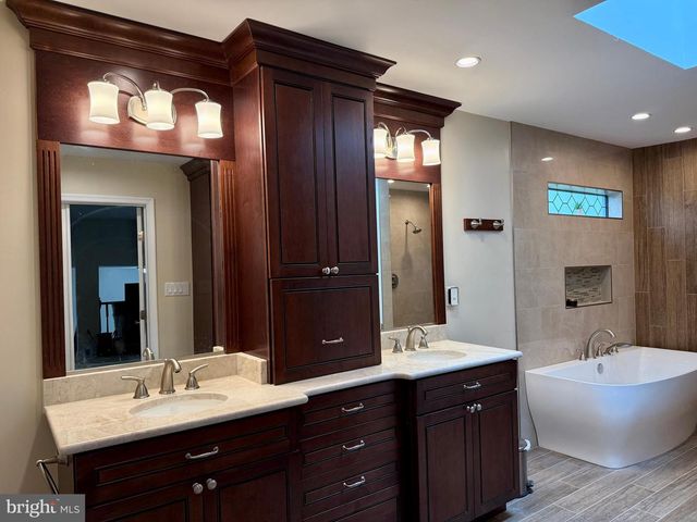 15826 VISTA DR, Montclair, VA 22025