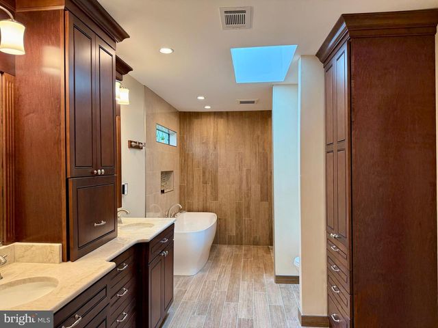 15826 VISTA DR, Montclair, VA 22025