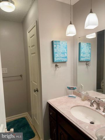15826 VISTA DR, Montclair, VA 22025