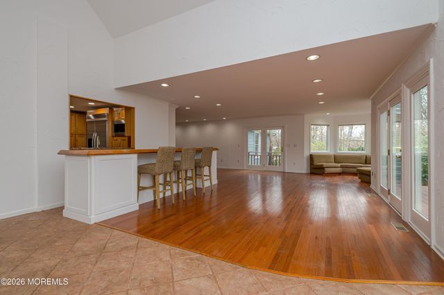 25 Dellwood Court, Middletown, NJ 07748