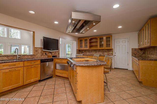 25 Dellwood Court, Middletown, NJ 07748