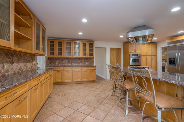 25 Dellwood Court, Middletown, NJ 07748