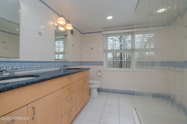 25 Dellwood Court, Middletown, NJ 07748