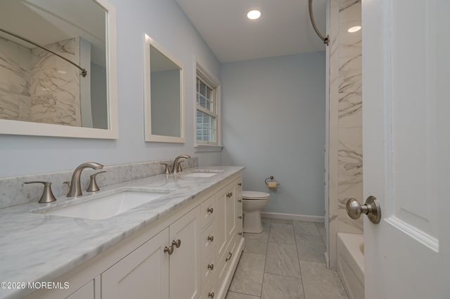 25 Dellwood Court, Middletown, NJ 07748