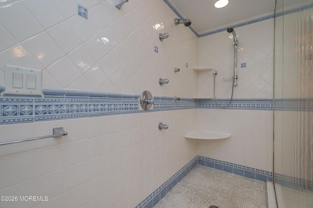 25 Dellwood Court, Middletown, NJ 07748