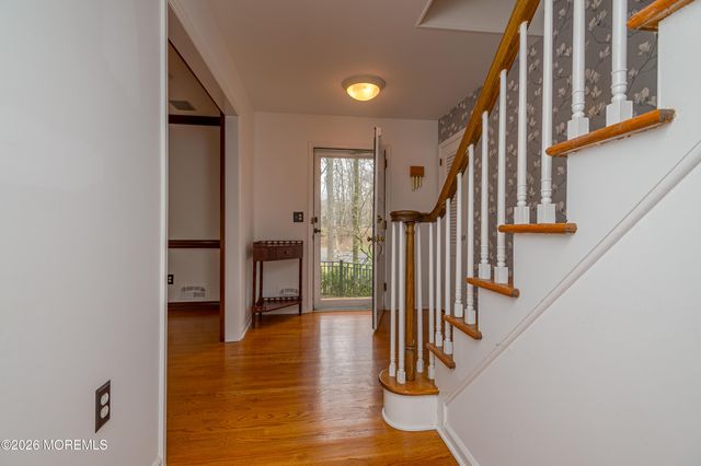 25 Dellwood Court, Middletown, NJ 07748