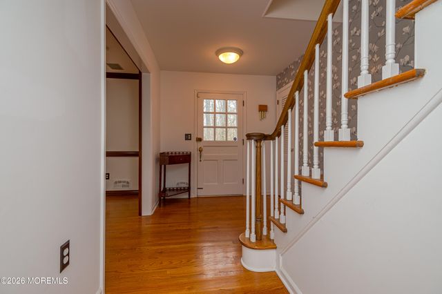 25 Dellwood Court, Middletown, NJ 07748